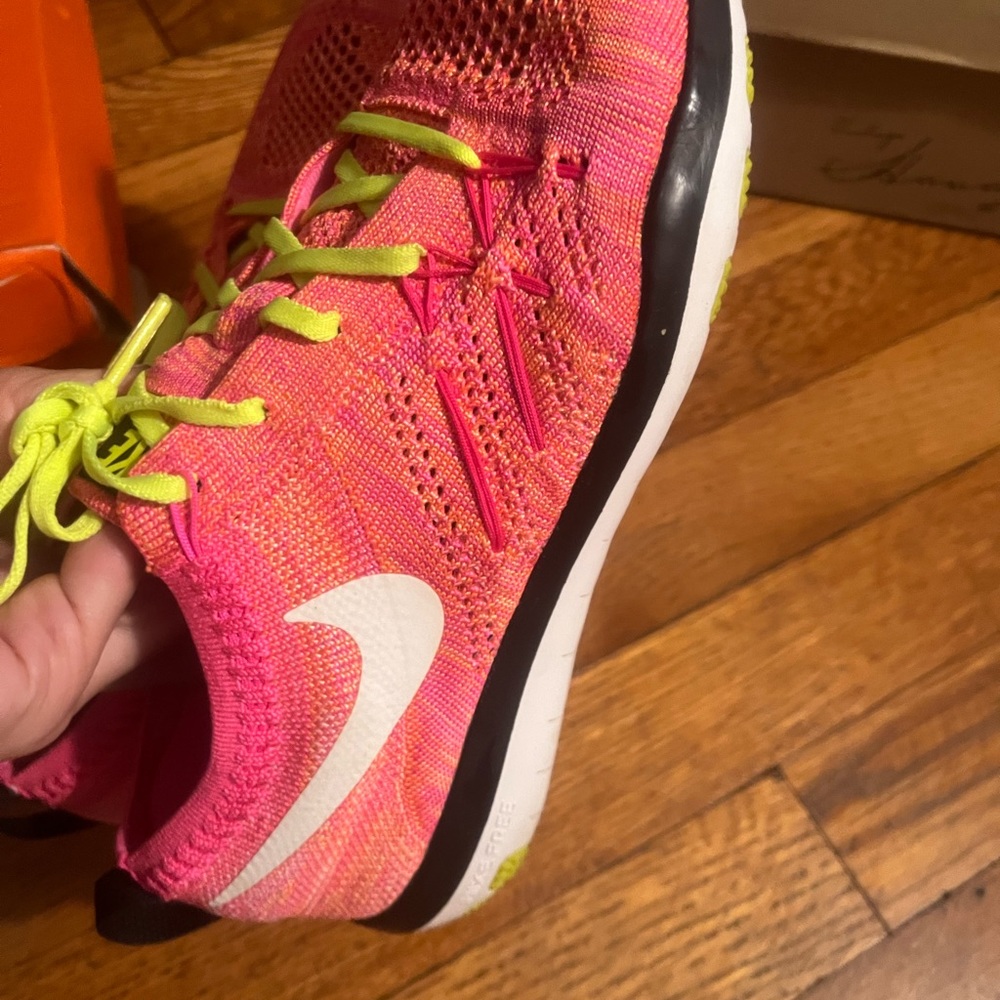 Pink Nike - Picture 4 of 10
